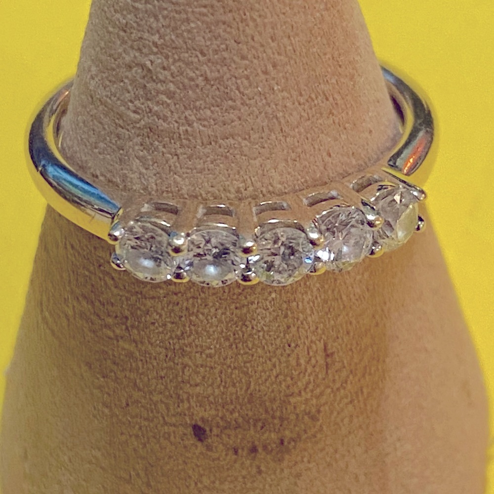 $1500 solid gold 5 diamonds totaling 0.60 ct WHAT is your Offers